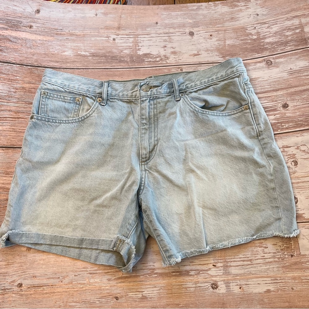 Gap 1969 Sexy Boyfriend Shorts Sz 12/31 Light Denim Color EUC